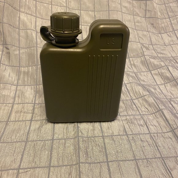 Olive Back packer canteen 1 Liter NEW - Picture 1 of 5